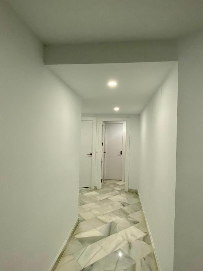 Luxury Three Bedroom Apartment At เอสเตโปนา ภายนอก รูปภาพ