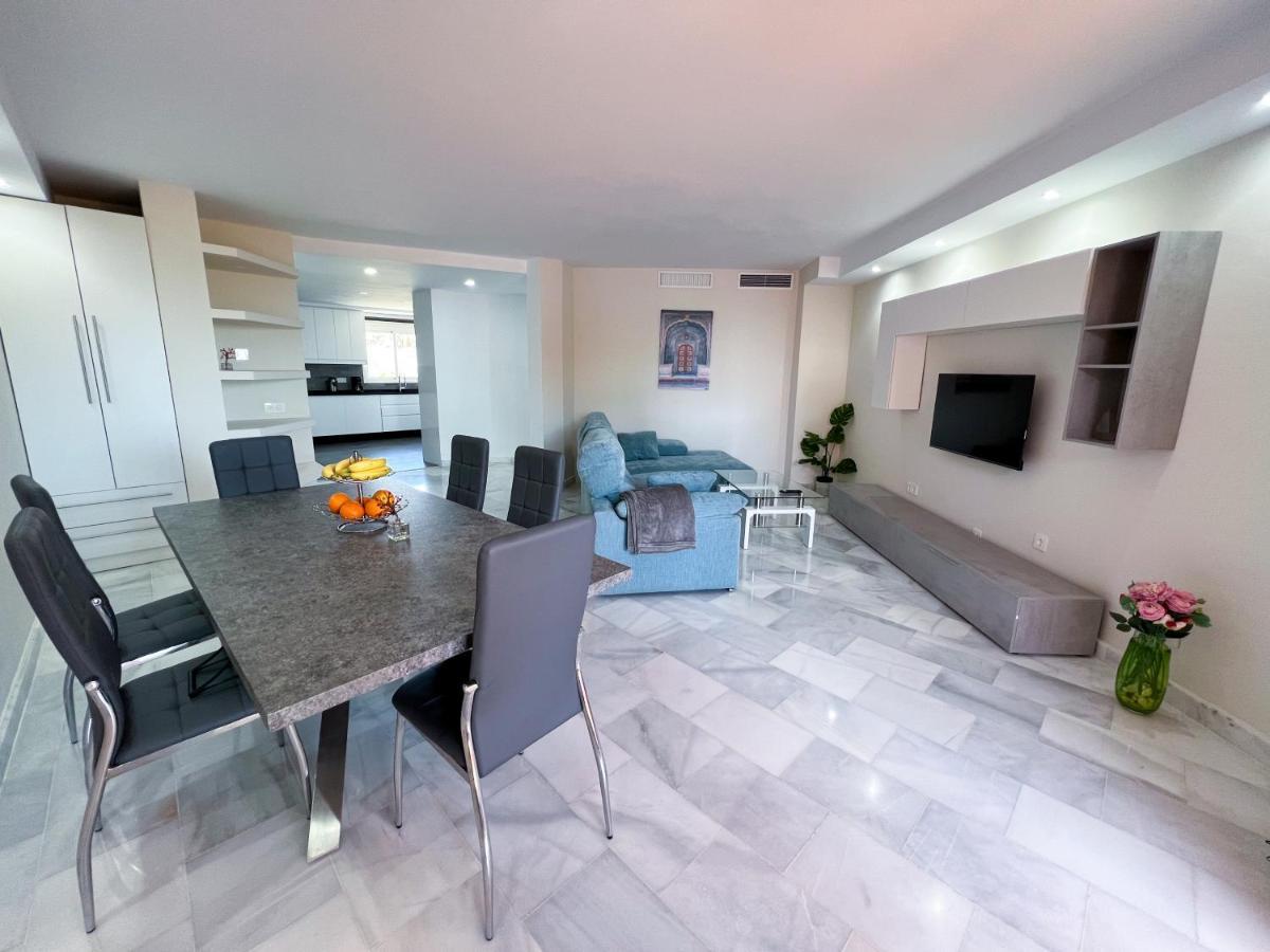 Luxury Three Bedroom Apartment At เอสเตโปนา ภายนอก รูปภาพ