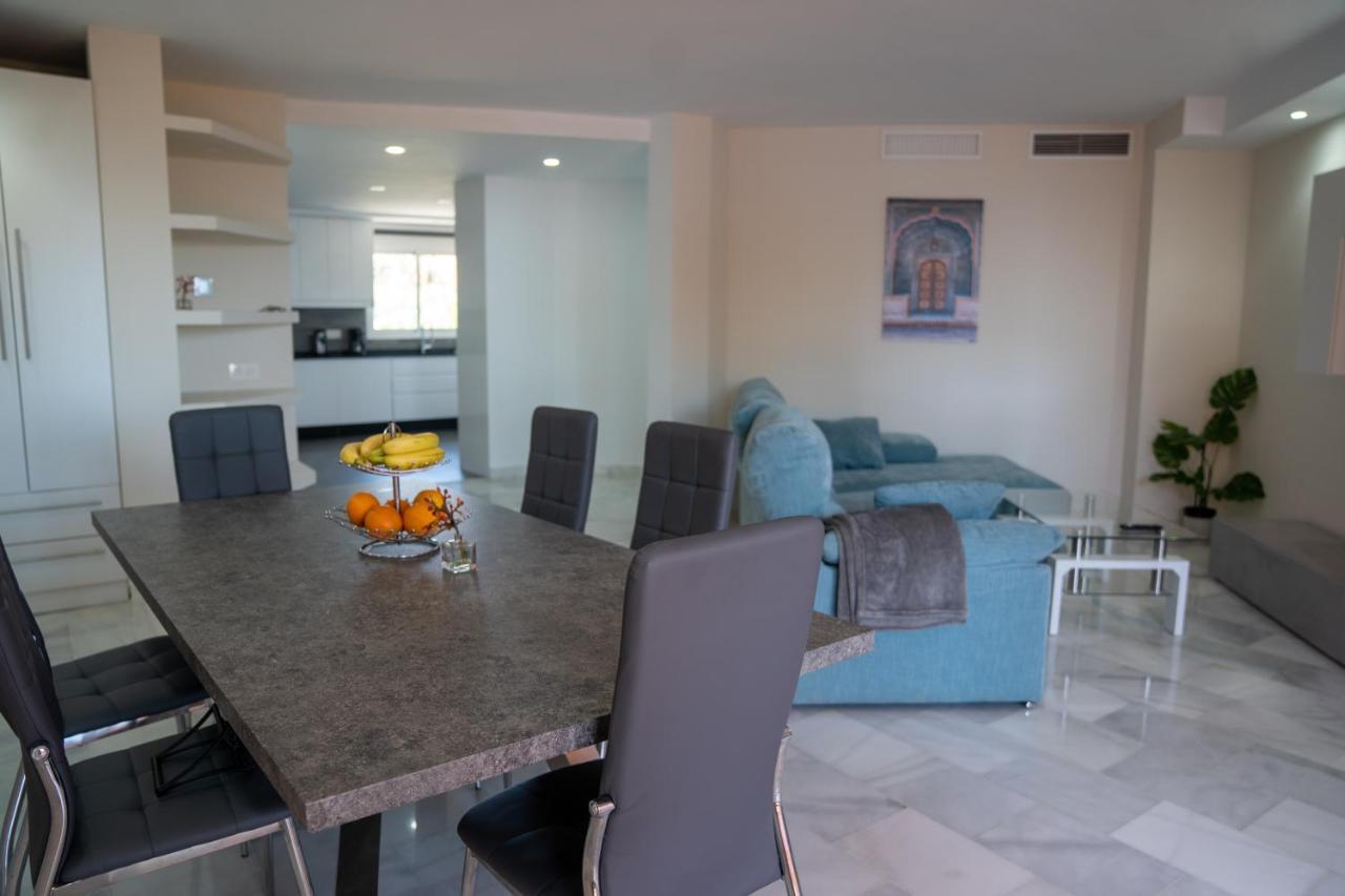 Luxury Three Bedroom Apartment At เอสเตโปนา ภายนอก รูปภาพ