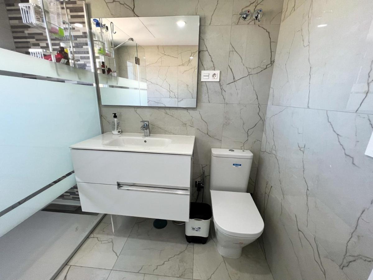 Luxury Three Bedroom Apartment At เอสเตโปนา ภายนอก รูปภาพ